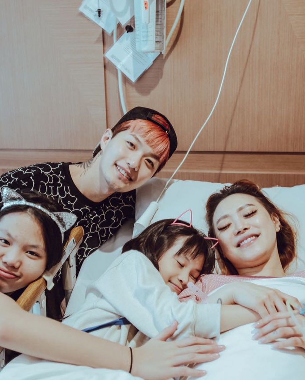 Penuh kebahagiaan, ini 10 momen kelahiran anak pertama Lee Jeong Hoon