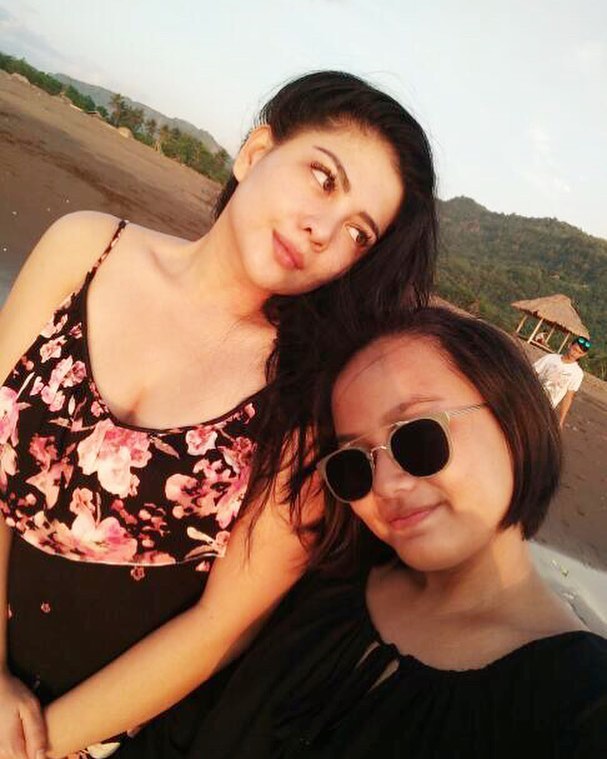 10 Gaya traveling Vitta Mariana, pemain Para Pencari Tuhan yang seksi 