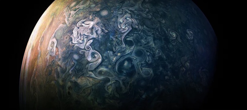 4 Potret terbaru Jupiter yang memukau, diselimuti gas kebiru-biruan