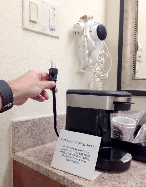 10 Potret fasilitas hotel ini bikin tepuk jidat, ada CCTV di toilet