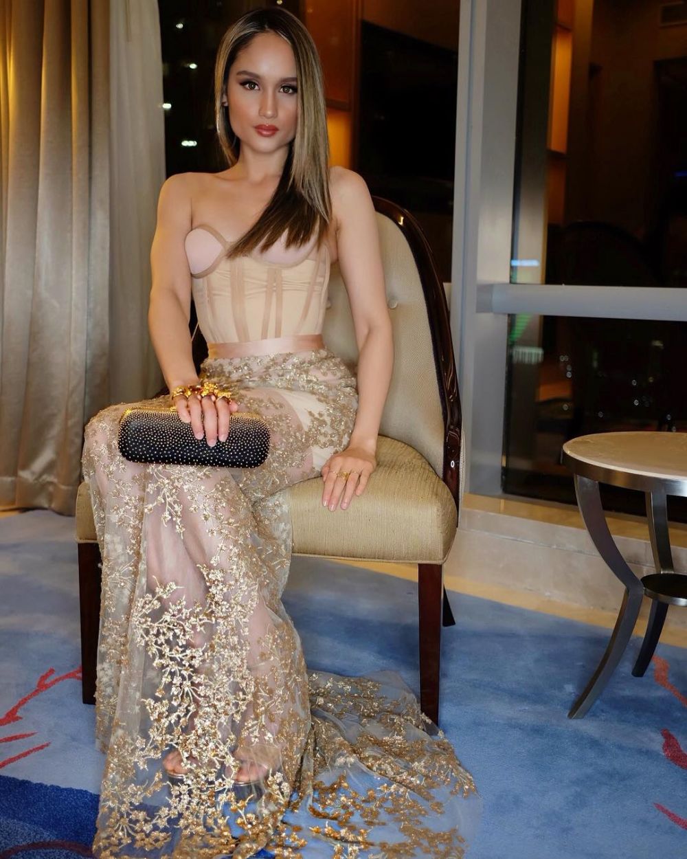 7 Pesona Cinta Laura di pernikahan Raditya Dika, bikin hati berdesir