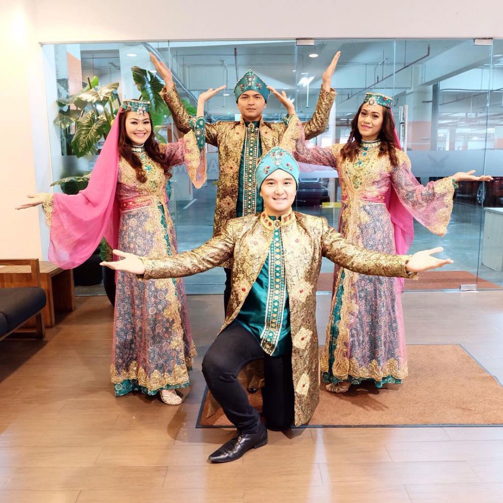 10 Gaya Talitha Elizabeth, kakak Nia Ramadhani yang baru saja menikah