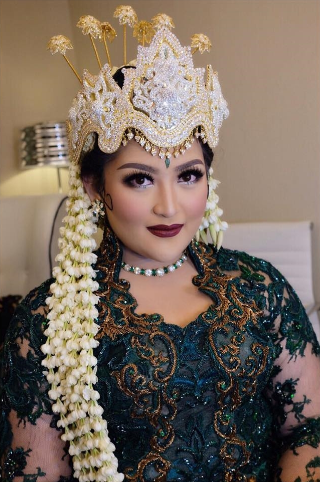 10 Potret pernikahan cicit Soeharto, mewah ala royal wedding
