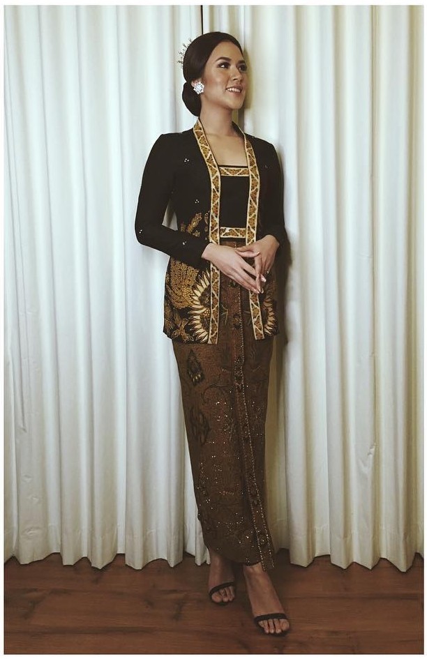 8 Pesona Raisa dengan balutan kebaya, cantiknya bikin nggak kedip