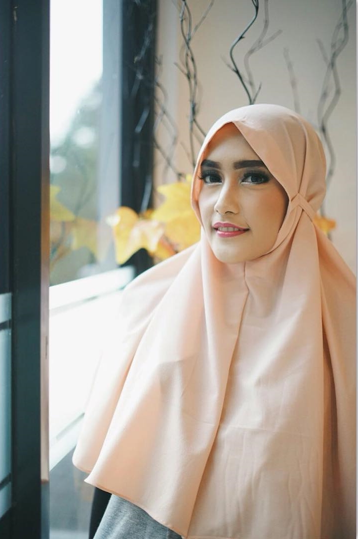 10 Potret cantik Hanifah, gadis Indonesia juara 2 Putri Muslimah Asia