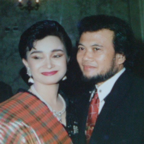 8 Potret Rhoma Irama-Ricca Rahim yang jarang terungkap, awet romantis