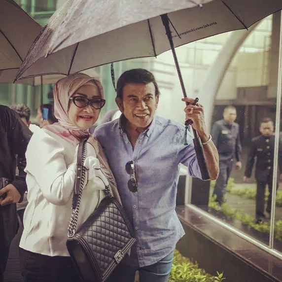 8 Potret Rhoma Irama-Ricca Rahim yang jarang terungkap, awet romantis