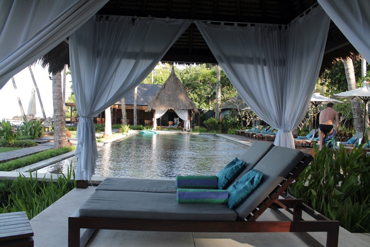 Penginapan ini usung konsep unik, mewah tapi kamar mandinya di luar   