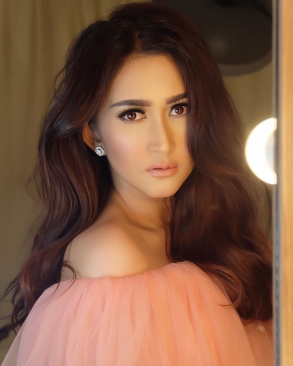 Nafa Urbach blak-blakan penampilan, soal paha hingga operasi plastik