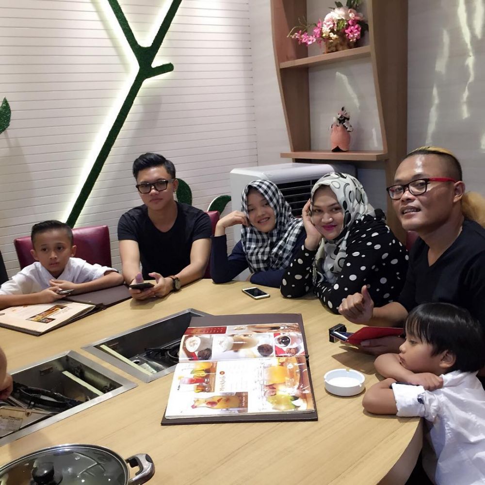 Digugat cerai, begini 10 potret kilas balik kemesraan Sule dan istri