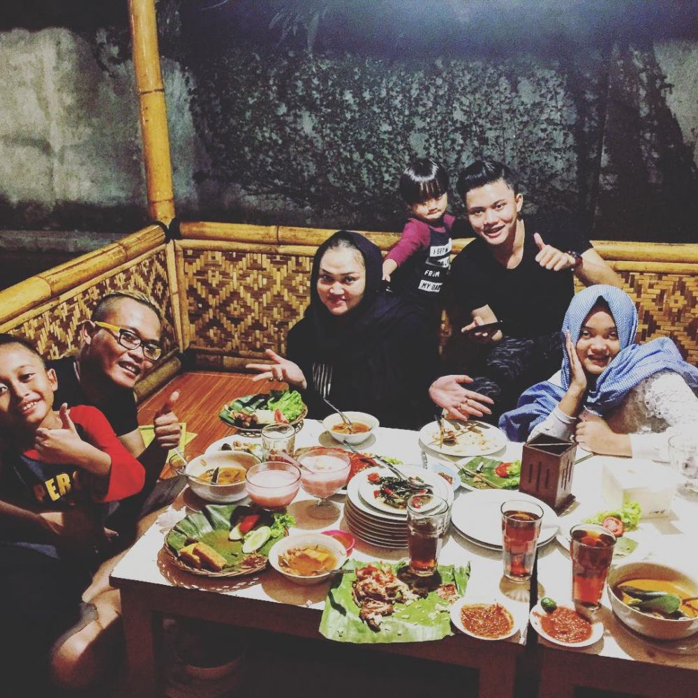 Istri gugat cerai, ini kilas balik 10 momen harmonis Sule & keluarga