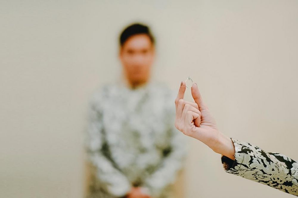 8 Potret lamaran Rizal Armada & kekasih, kental dengan nuansa Jawa