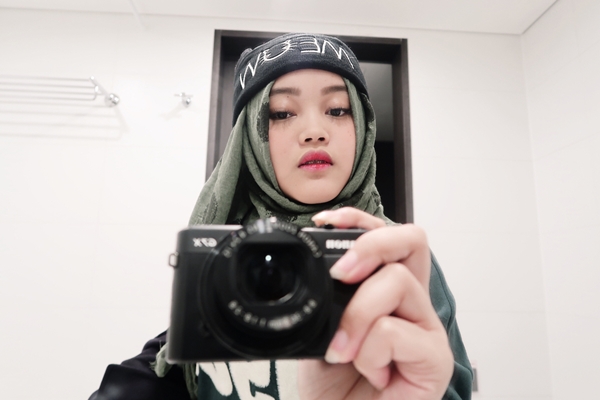 10 Gaya selfie Putri Delina, putri Sule yang manisnya bikin jatuh hati
