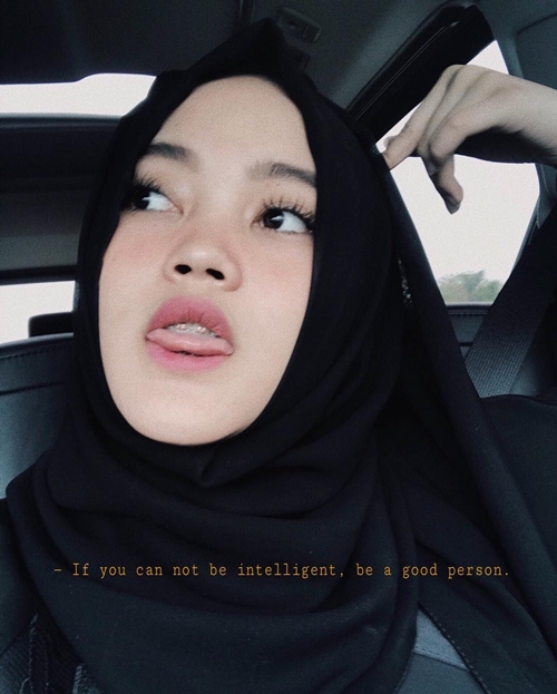 10 Gaya selfie Putri Delina, putri Sule yang manisnya bikin jatuh hati