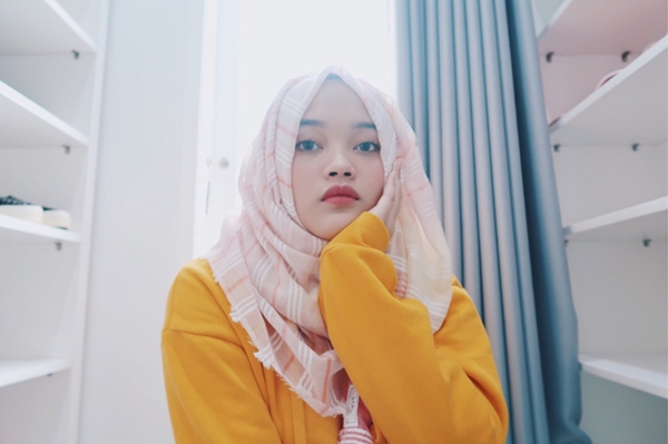 10 Gaya selfie Putri Delina, putri Sule yang manisnya bikin jatuh hati
