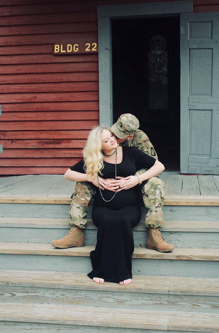 Kisah tentara saksikan lahiran anaknya via video call, bikin terenyuh