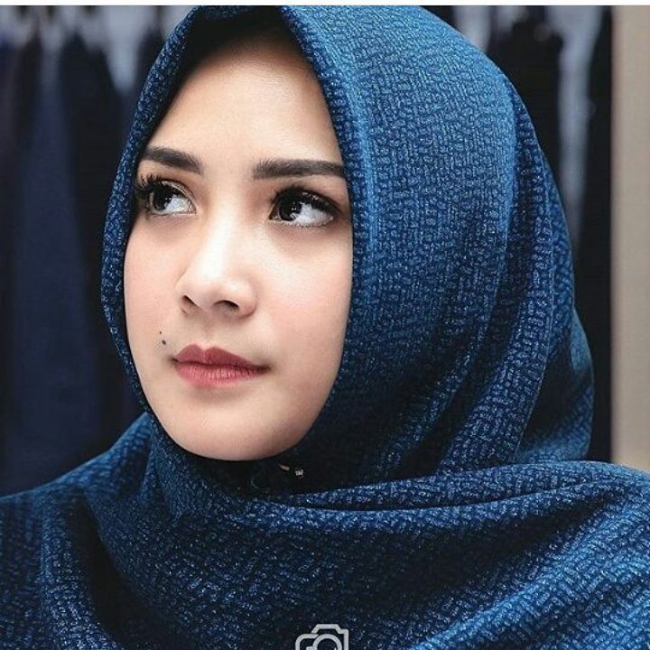 8 Pesona Nagita Slavina dengan balutan hijab, cantiknya meneduhkan