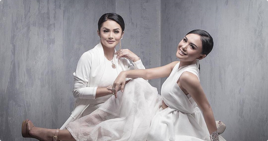 Bergaya era 80-an, penampilan Yuni Shara & Krisdayanti ini tuai pujian