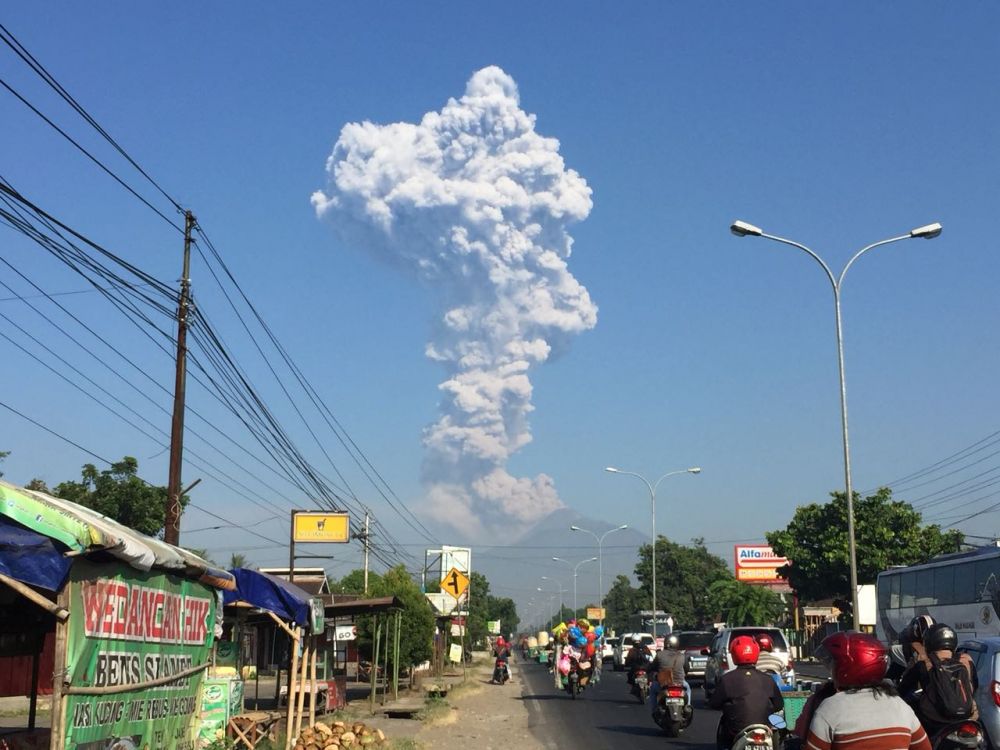 Gunung Merapi alami letupan freatik, warga diimbau untuk tenang