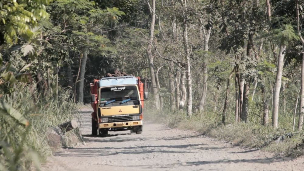 Gunung Merapi alami letupan freatik, warga diimbau untuk tenang
