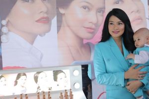 Lelah urus buah hatinya, Titi Kamal unggah foto tidur sambil mangap