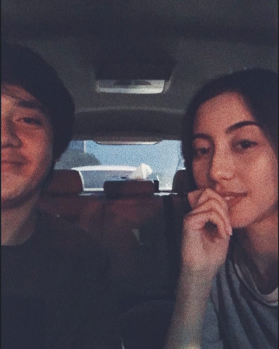 8 Potret mesranya Arbani Yasiz dan kekasih, romantisnya bikin iri