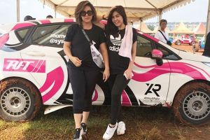 Tampil di balap reli, ini gaya Sissy Priscillia & Vanesha Prescilla