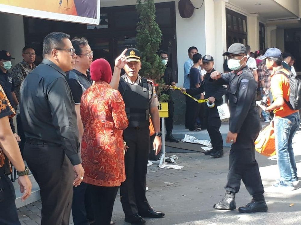 8 Aksi Risma hadapi teror bom di gereja, turun langsung ke lokasi