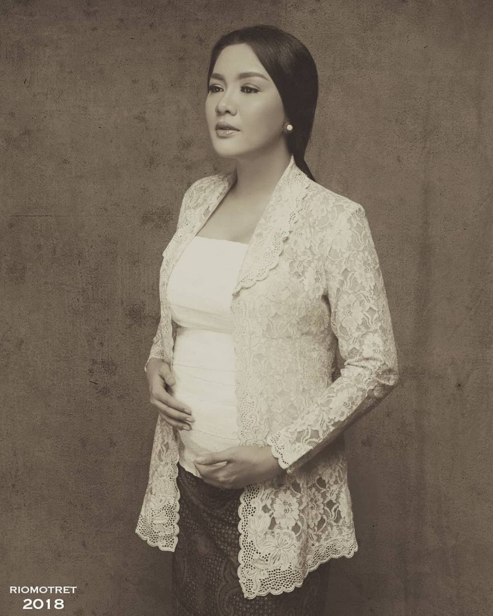 11 Potret maternity Vicky Shu dalam konsep tradisional dan modern