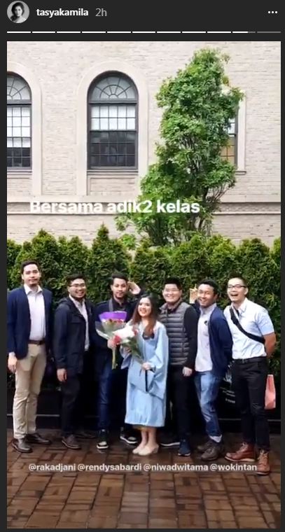 Raih gelar master, ini 10 foto keseruan wisuda Tasya Kamila di Amerika