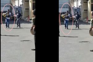 5 Foto AKBP Roni, polisi yang selamatkan bocah di TKP bom Polrestabes