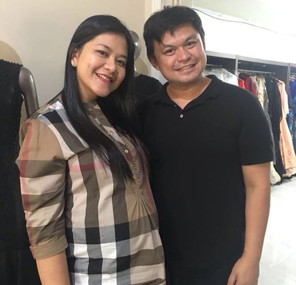 Hamil besar, begini momen Kahiyang Ayu fiting kebaya