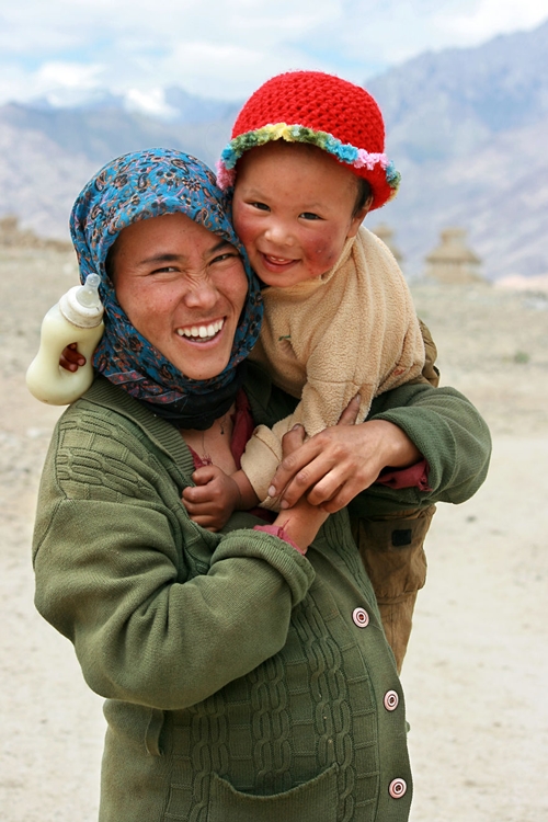 Potret ikatan kuat 10 ibu & anak dari berbagai negara, kangen rumah