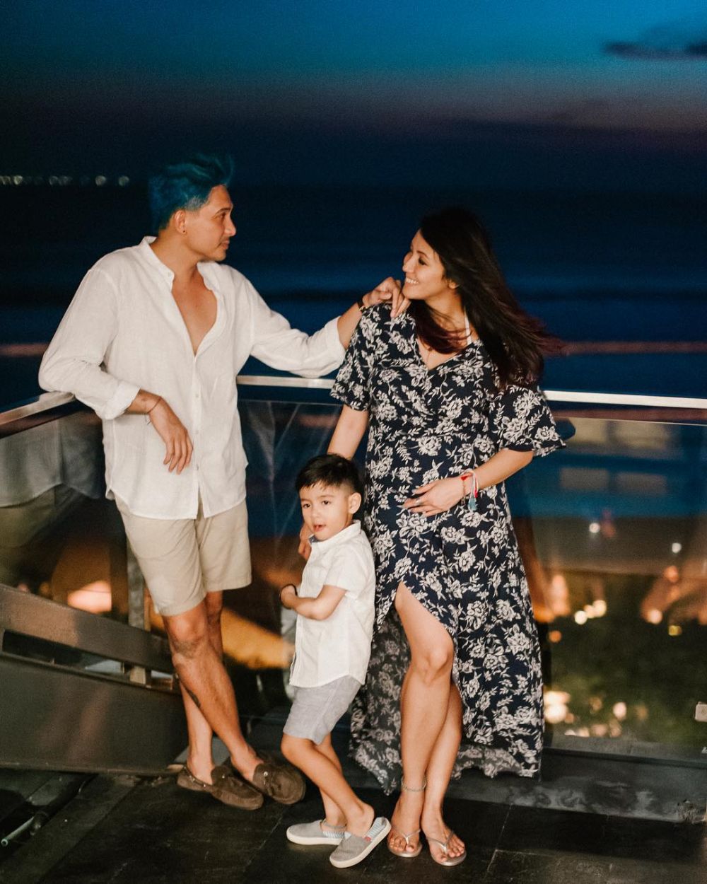 Hamil anak kedua, ini 7 potret Sharena Delon pamer perut buncit