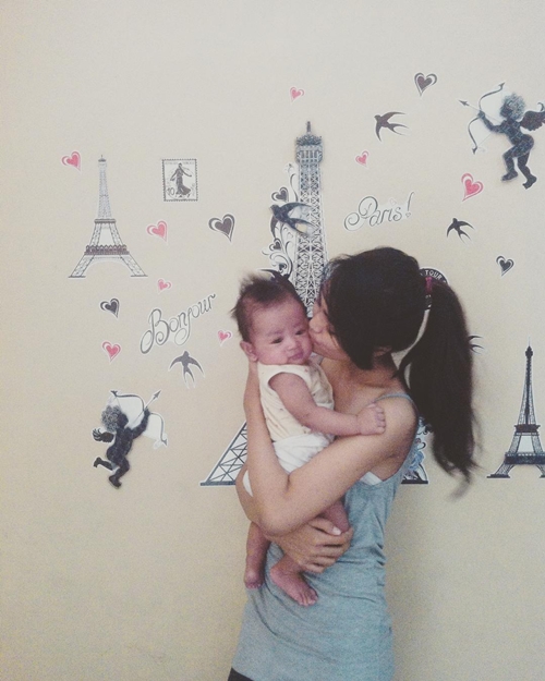 Gogon ternyata punya menantu cantik, ini 8 pesonanya saat asuh anak