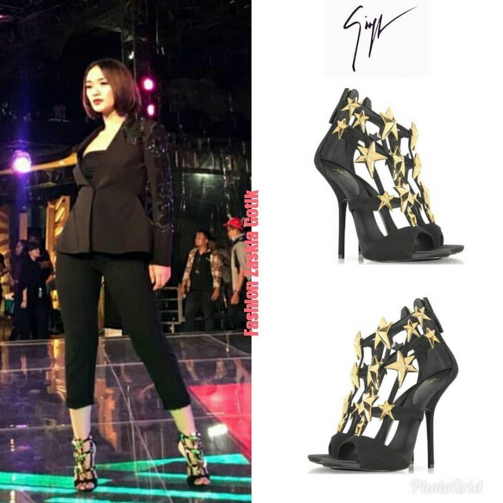 10 Koleksi alas kaki Zaskia Gotix, ada yang seharga Rp 110 juta