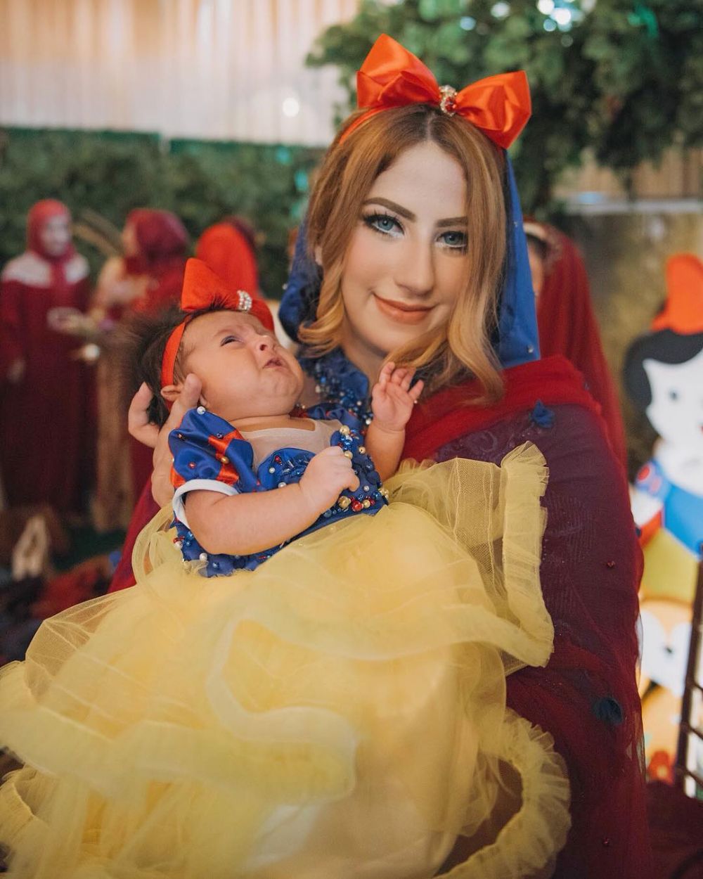 9 Potret akikah anak kedua Tasyi Athasyia, unik bertema Snow White