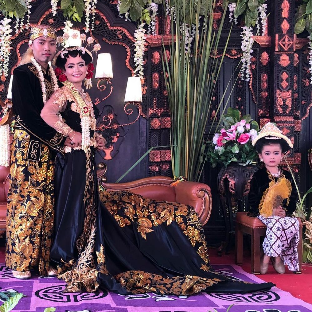 Resmi menikah, begini 7 potret kebersamaan Gokil Abis Bajindul & istri