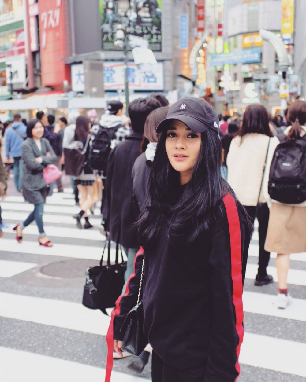 Jadi ratu sinetron, 10 beda gaya traveling Naysila Mirdad & Marshanda