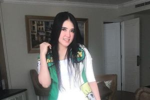 Pamer foto kenakan hijab simpel, Via Vallen dipuji habis-habisan