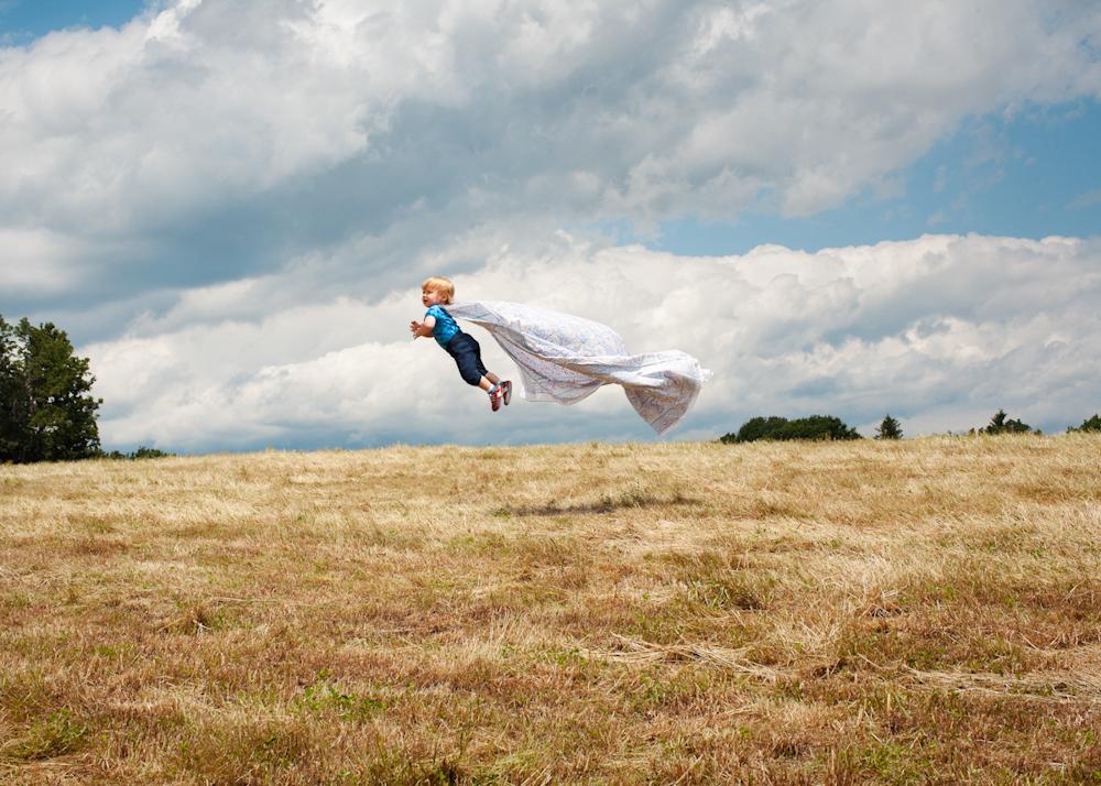 10 Karya fotografi bayi terbang, konsep unik abadikan momen si kecil