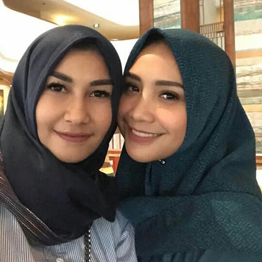 8 Momen Nagita Slavina dan keluarga pakai busana muslim, bikin teduh