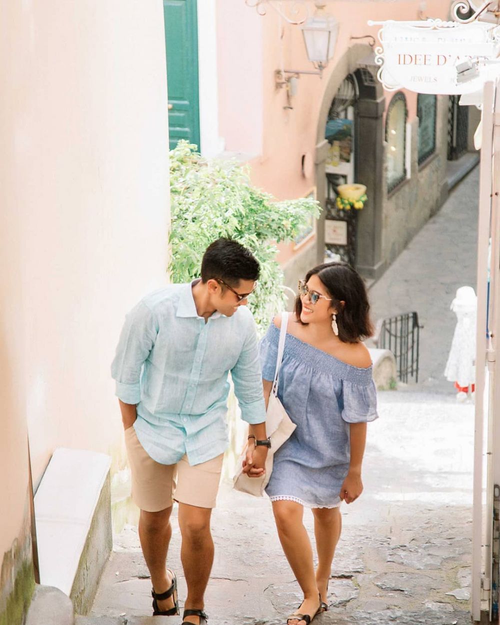 5 Potret Dian Sastro dan suami liburan di Italia, mesranya bikin baper