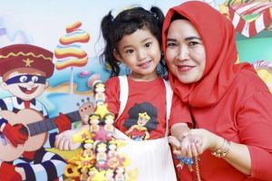 Foto endorse bareng Umi Kalsum, ekspresi Bilqis jadi sorotan