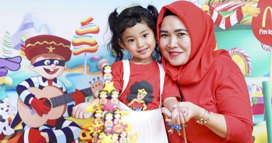 Foto endorse bareng Umi Kalsum, ekspresi Bilqis jadi sorotan