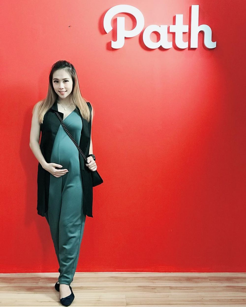 7 Gaya pakaian Cherly eks Cherybelle saat hamil, tetap fashionable