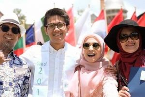 Lulus SMA, ini 10 foto wisuda seru Iqbaal Ramadhan di Amerika Serikat