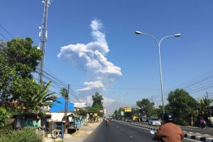 Gunung Merapi kembali alami letusan freatik Senin dini hari