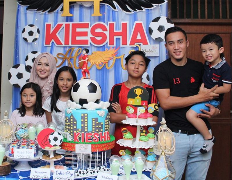9 Potret kompak Okie Agustina & Pasha rayakan ultah anak sulung