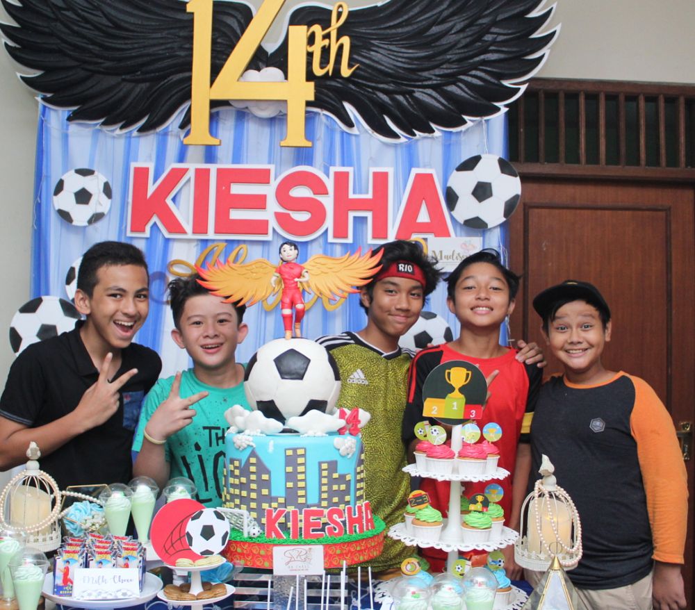 9 Potret kompak Okie Agustina & Pasha rayakan ultah anak sulung